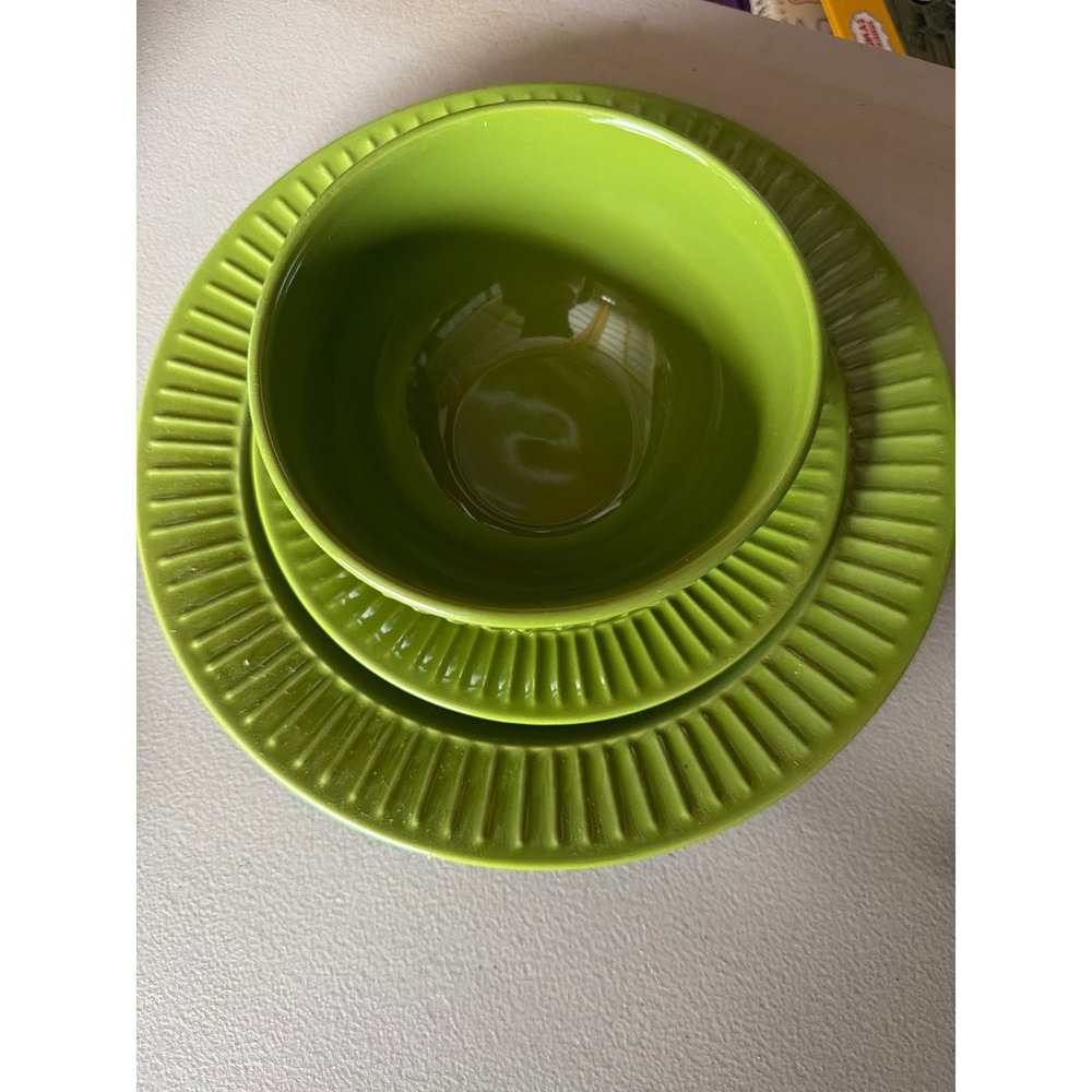 Flair Lime Green Ribbed Ceramic 3 Piece Dinnerware Set Plate Bowl Microwave Safe